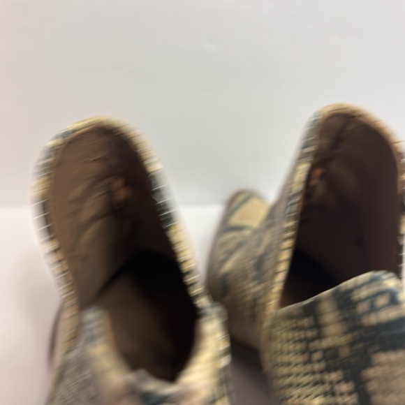 VINCE CAMUTO VC GIGIETTA SNEAKESKIN WOMEN BOOTS SIZE 6 NO BOX - Picture 4 of 8